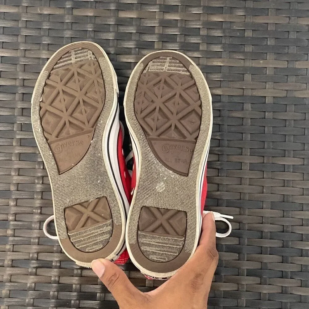 Converse sneakers women’s size 6